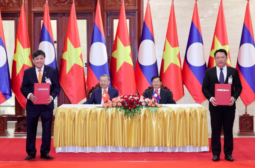 Vietjet reaches agreement to enhance Vietnam-Laos air transport connectivity